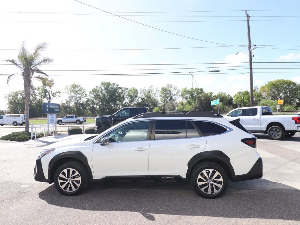 Used 2023 Subaru Outback Premium image 2