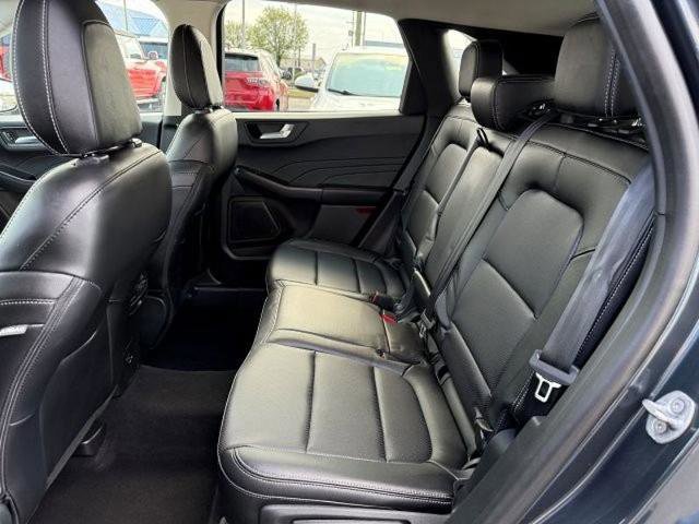 Certified 2022 Ford Escape Titanium w/ Class II Trailer Tow Package image 18