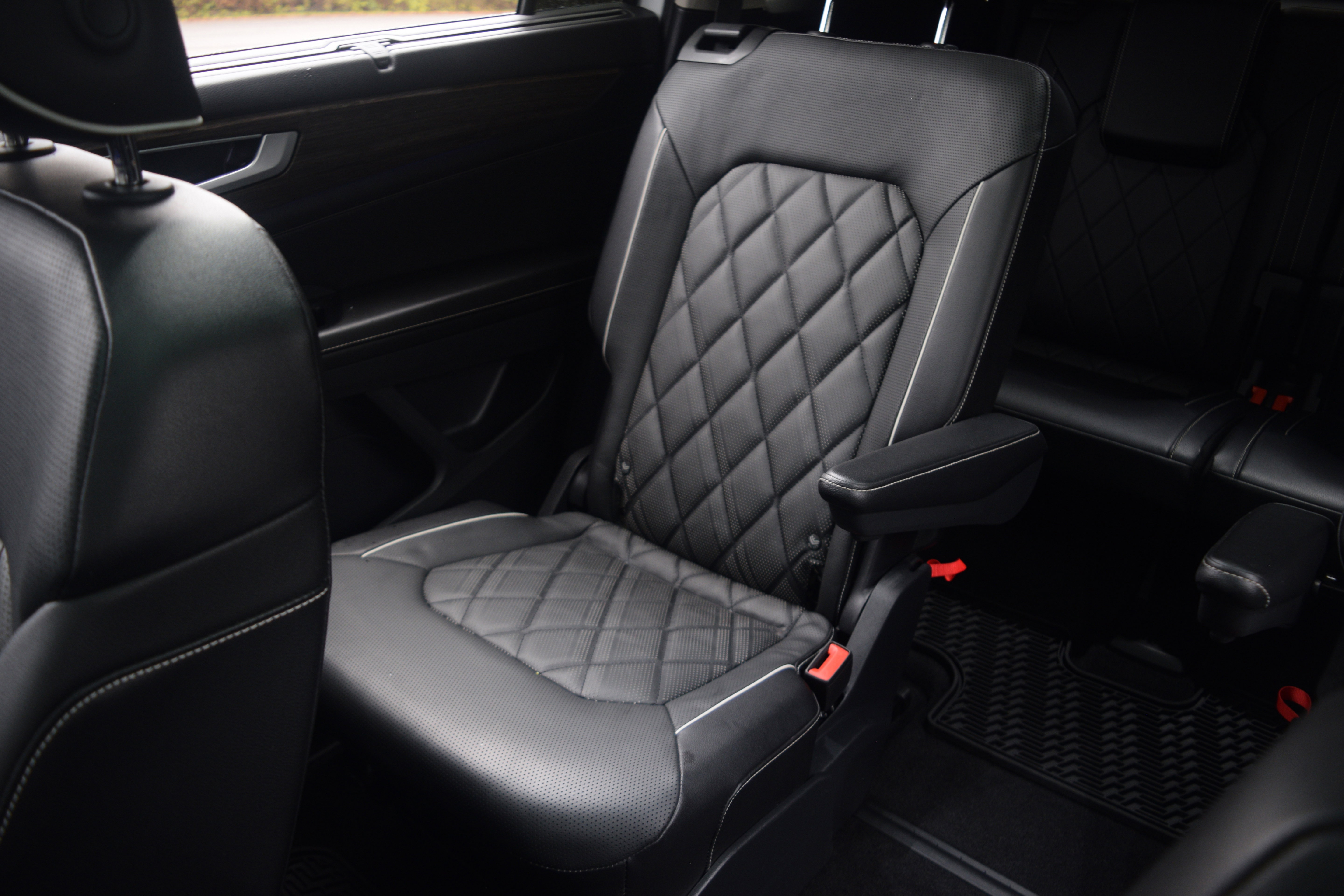 Used 2024 Volkswagen Atlas SEL Premium R-Line image 16