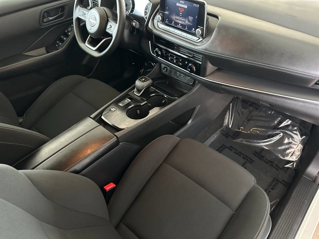 Used 2024 Nissan Rogue S FWD image 15