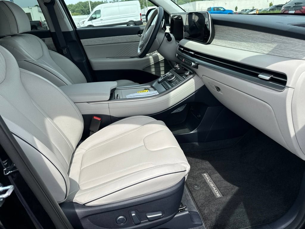 Used 2025 Hyundai Palisade Calligraphy AWD/4WD image 12
