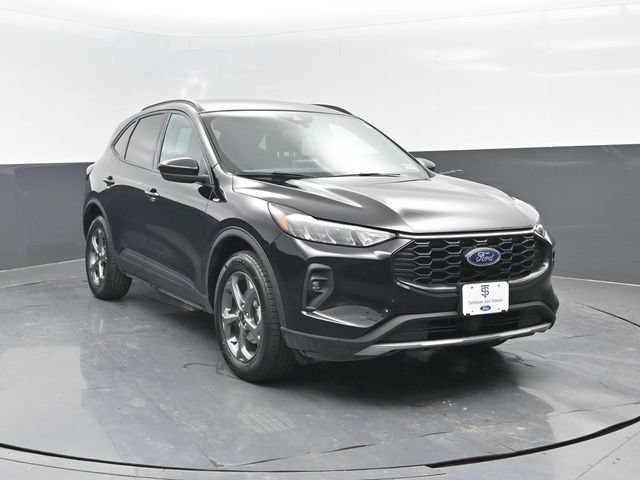 Certified 2025 Ford Escape ST-Line Select AWD/4WD image 2