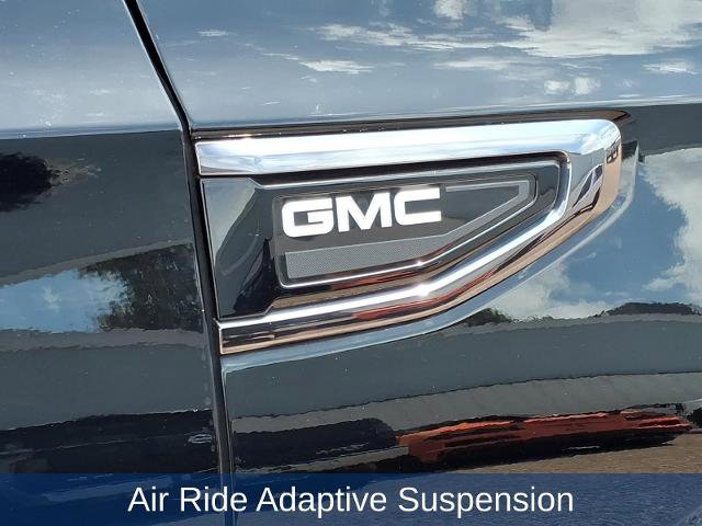 Used 2024 GMC Yukon Denali Ultimate AWD/4WD image 16