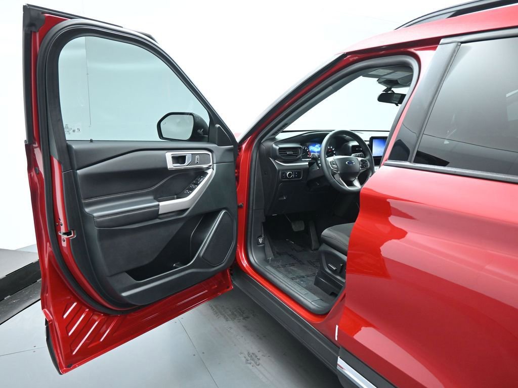 Certified 2024 Ford Explorer XLT image 36