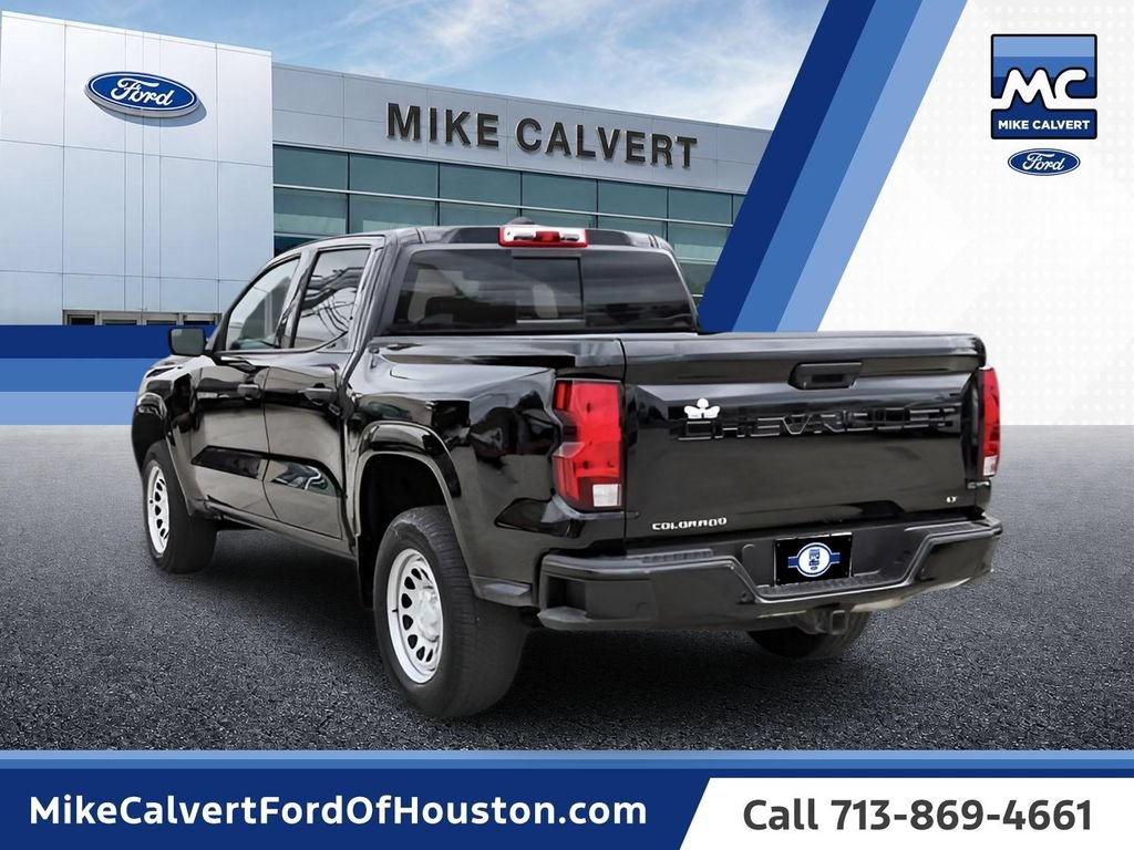 Used 2025 Chevrolet Colorado W/T RWD image 2
