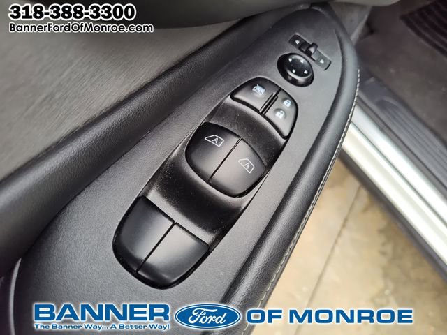 Used 2023 Nissan Murano SV image 16