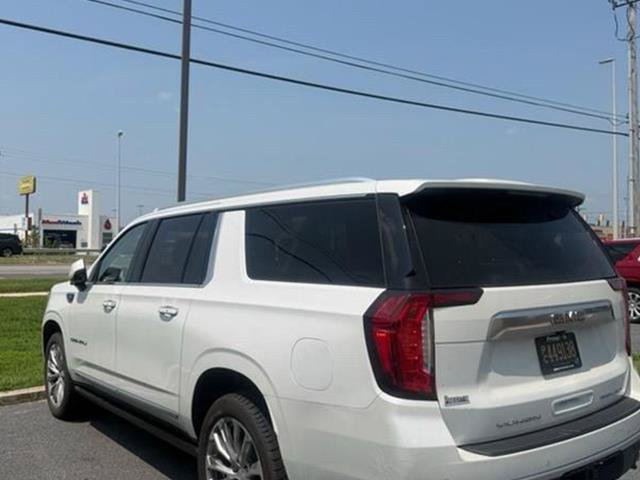 Used 2023 GMC Yukon XL Denali AWD/4WD image 4