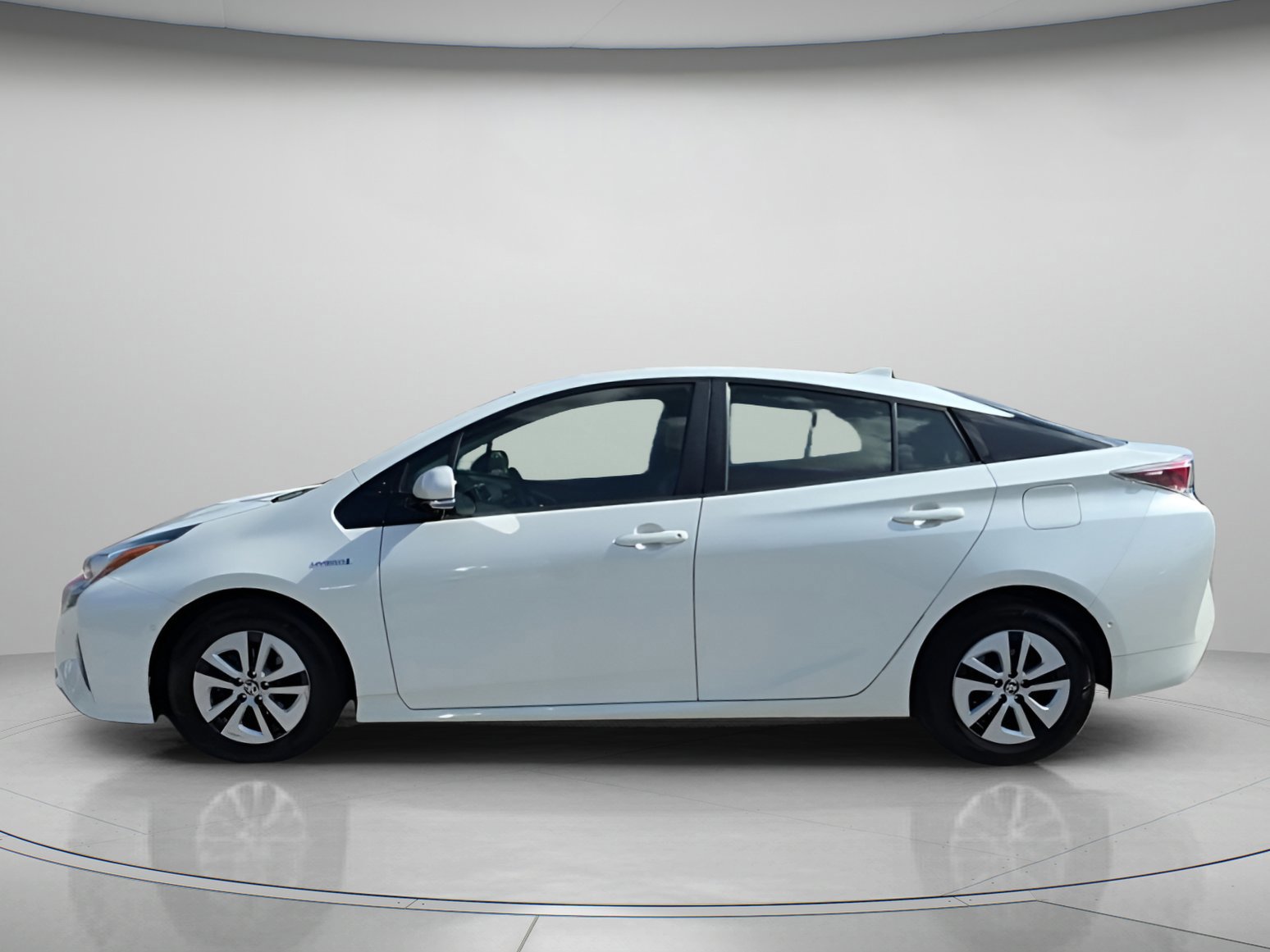 Used 2017 Toyota Prius Four image 9