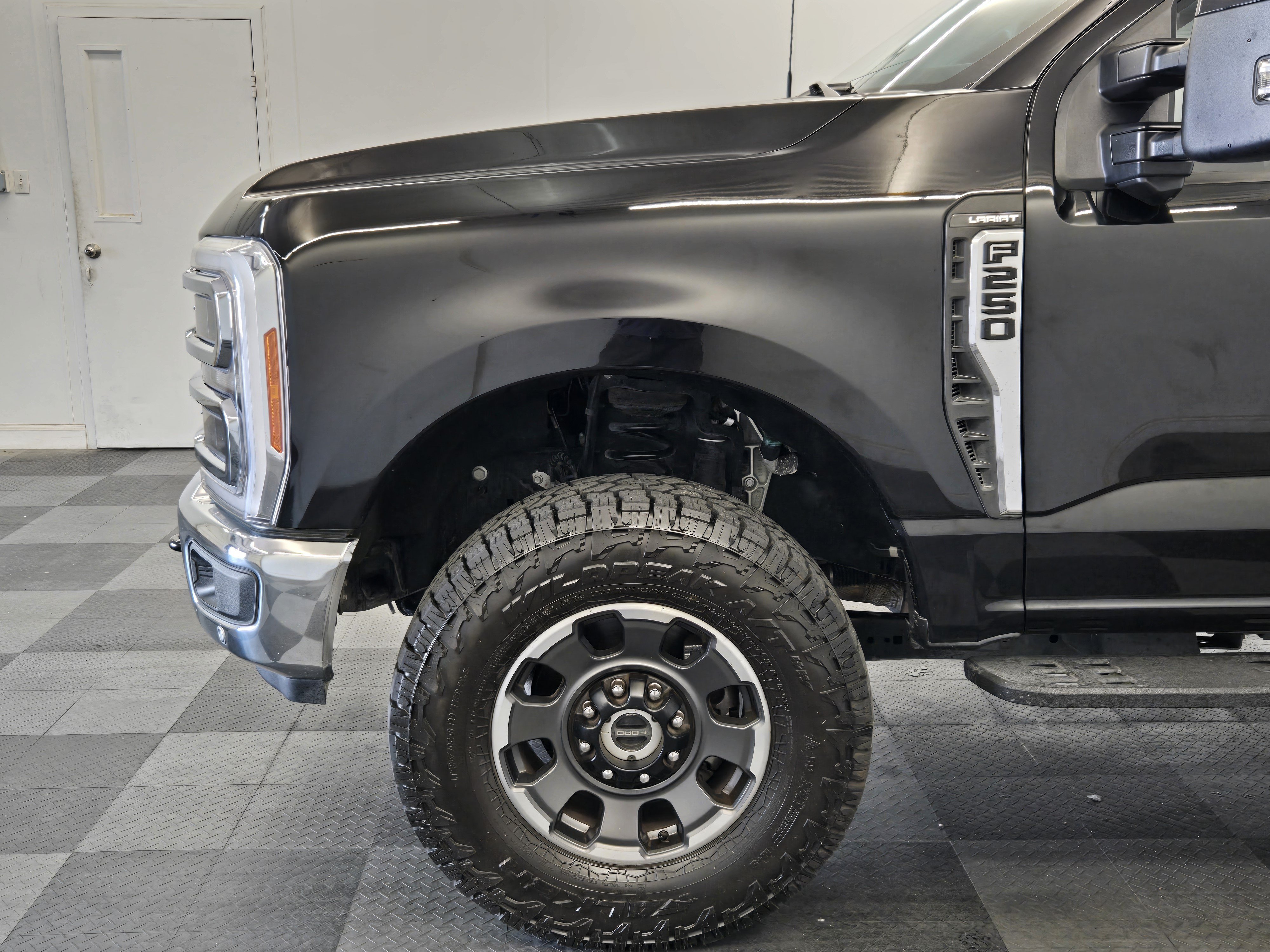 Certified 2023 Ford F250 Lariat w/ Lariat Ultimate Package AWD/4WD image 9