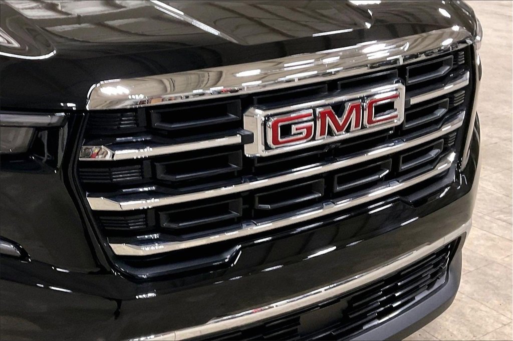 Used 2024 GMC Acadia Elevation image 28