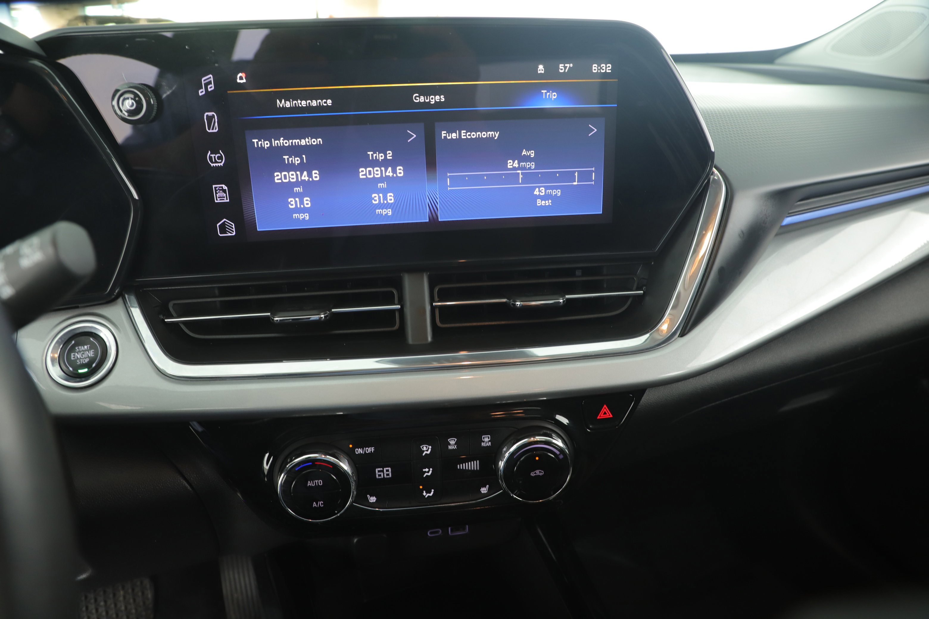 Used 2024 Chevrolet Trax LT w/ Driver Confidence Package image 14