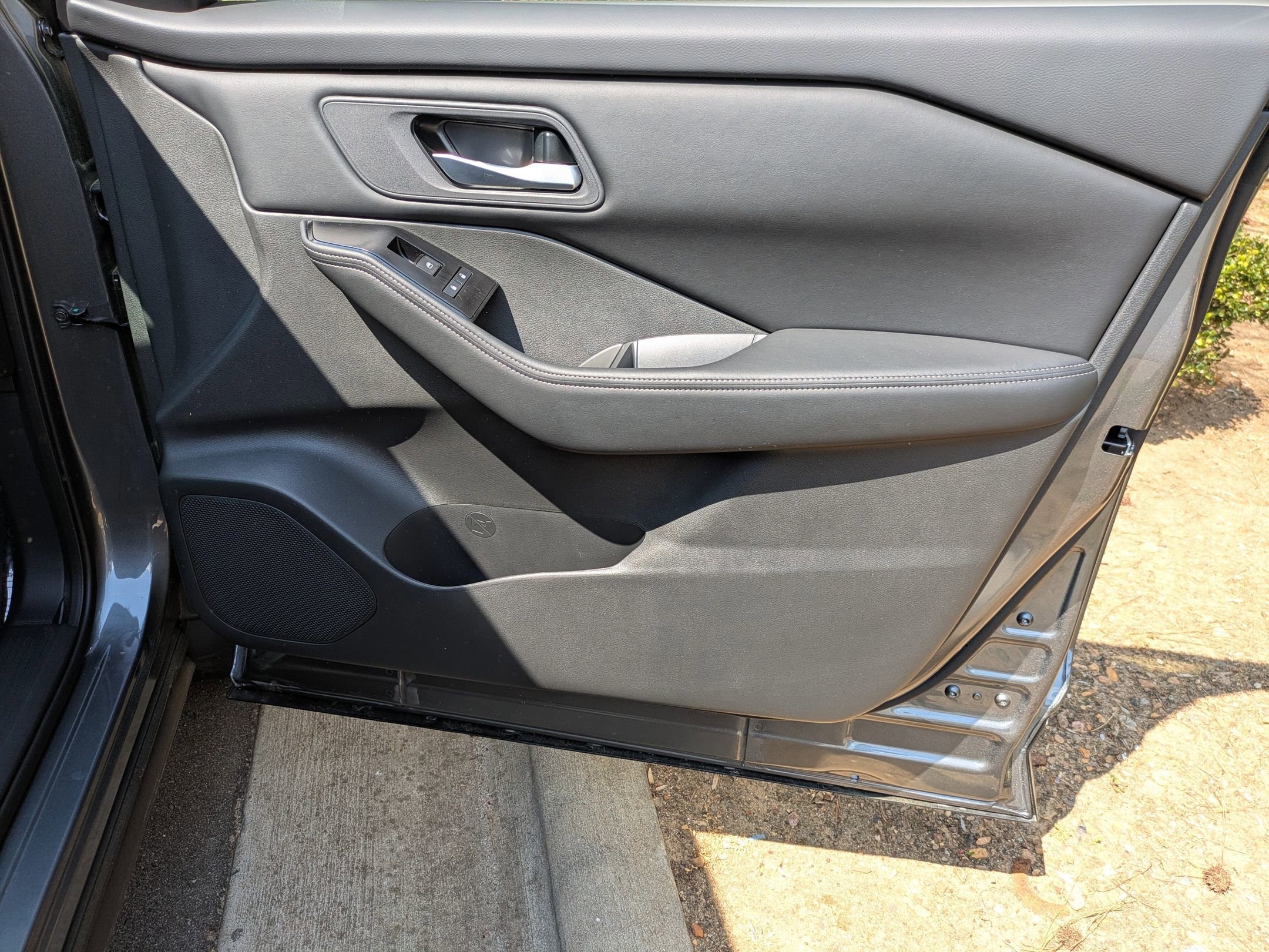 Used 2026 Nissan Rogue SV FWD image 35