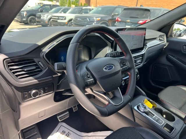 Certified 2024 Ford Escape ST-Line w/ Tech Pack #1 AWD/4WD image 7