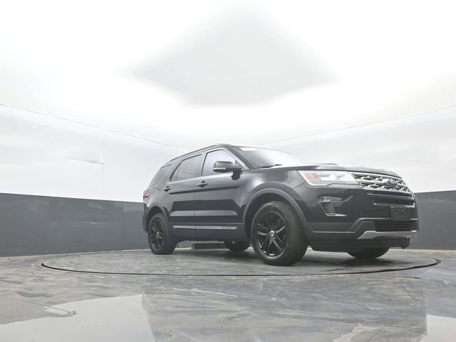 Certified 2018 Ford Explorer XLT w/ Equipment Group 201A AWD/4WD image 32