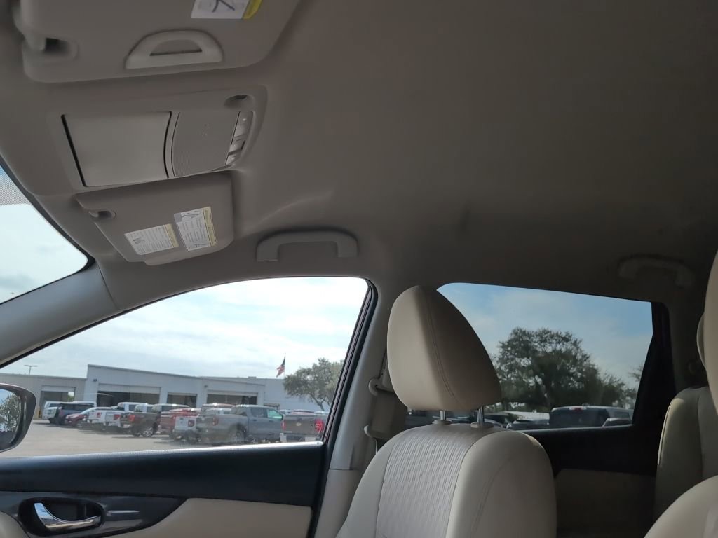 Used 2018 Nissan Rogue SV image 10