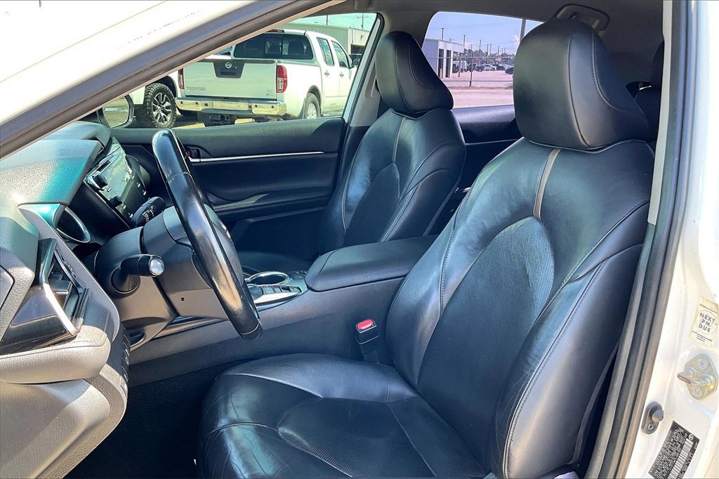 Used 2020 Toyota Camry XLE image 18