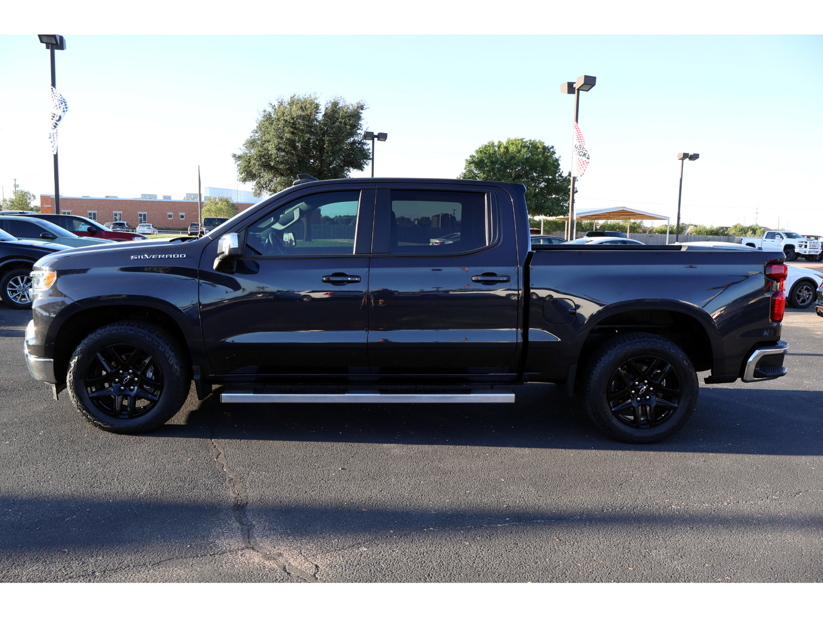Used 2024 Chevrolet Silverado 1500 LT RWD image 2