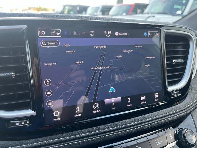 Used 2025 Chrysler Pacifica Limited FWD image 33