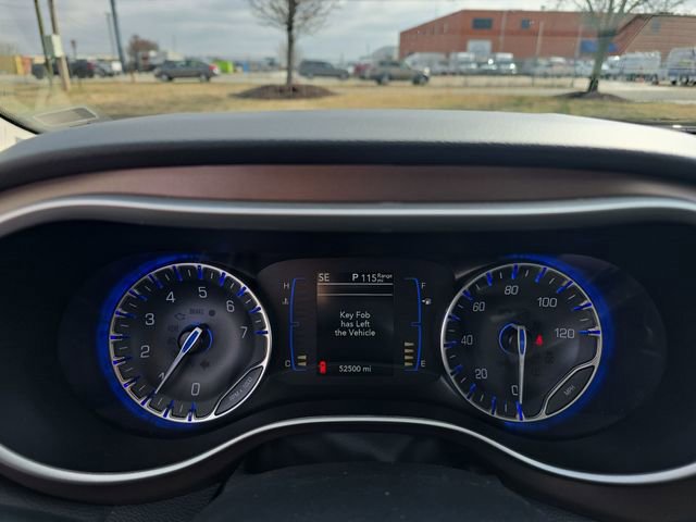 Used 2022 Chrysler Voyager LX image 15