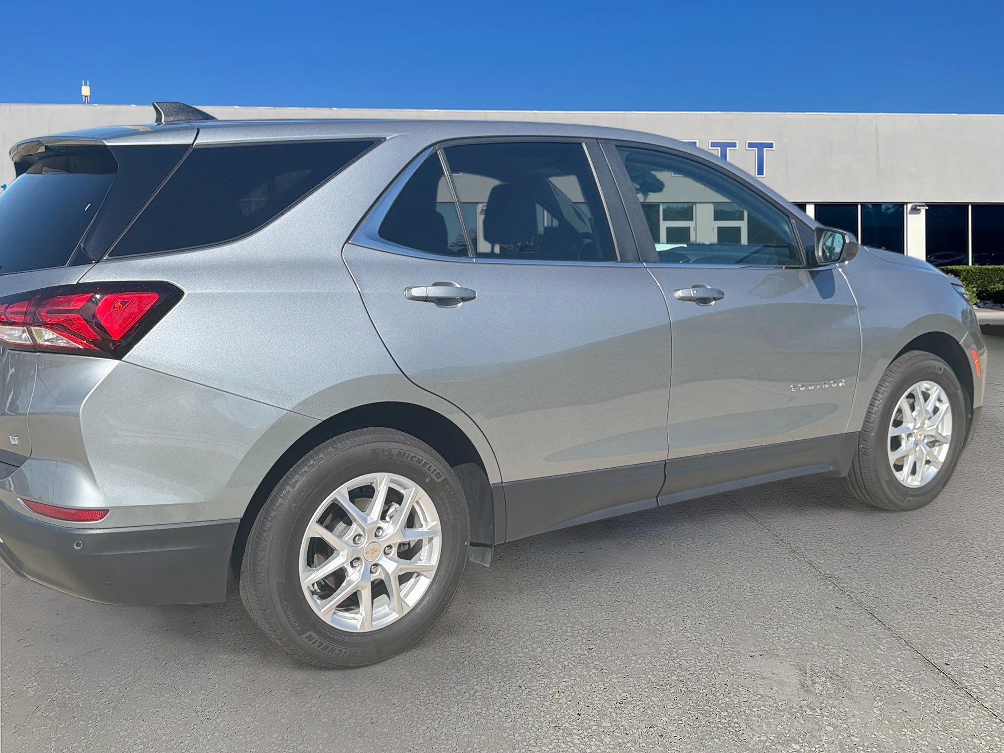 Used 2024 Chevrolet Equinox LT FWD image 6