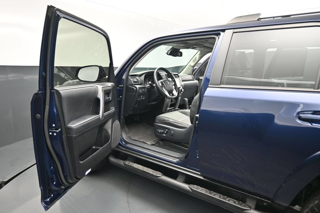 Used 2023 Toyota 4Runner SR5 Premium w/ Moonroof Package RWD image 9