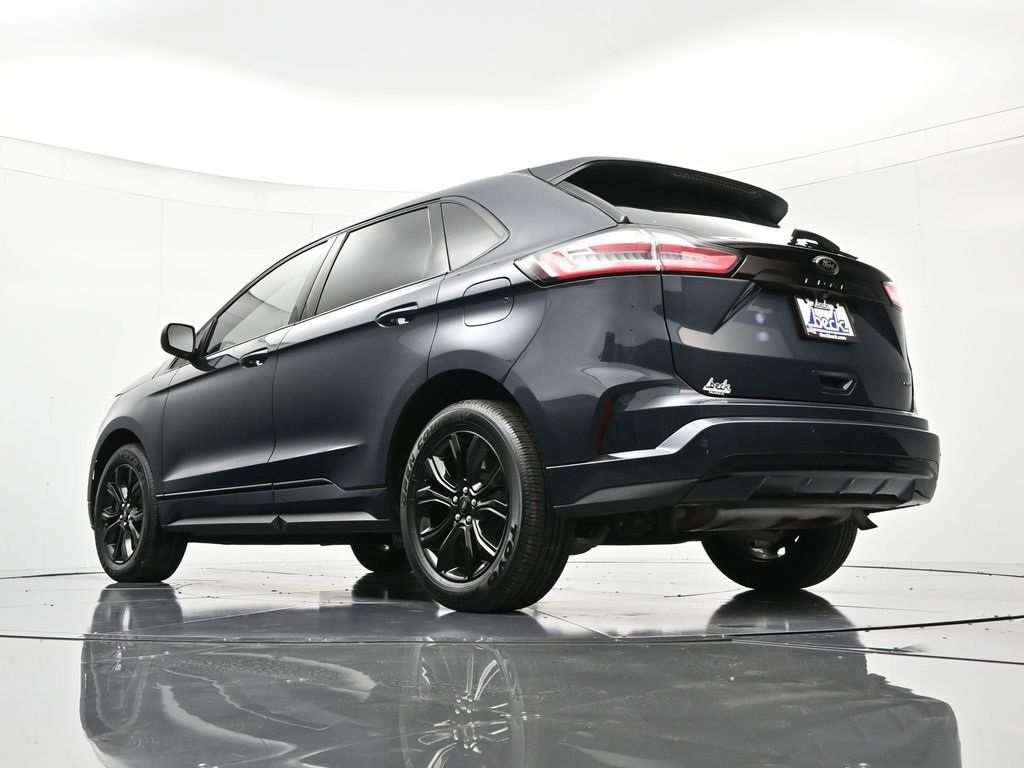Certified 2022 Ford Edge SE w/ Black Appearance Package image 9
