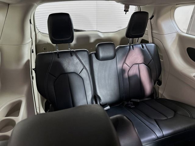 Used 2024 Chrysler Pacifica Touring-L image 22