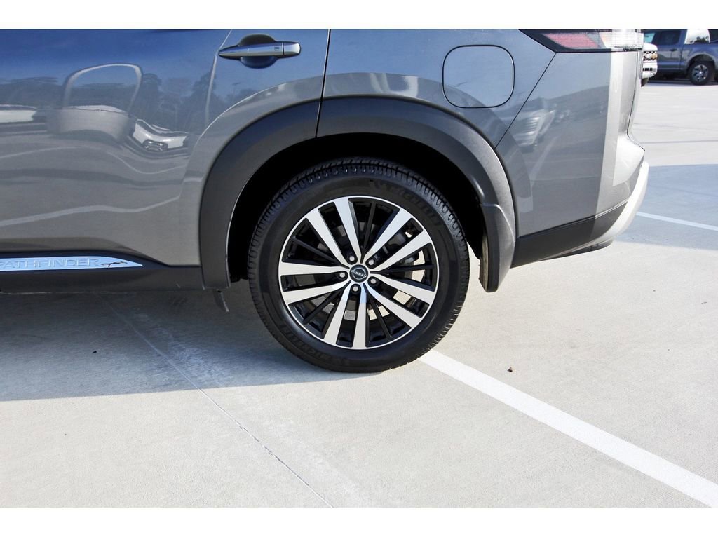 Used 2023 Nissan Pathfinder Platinum image 36