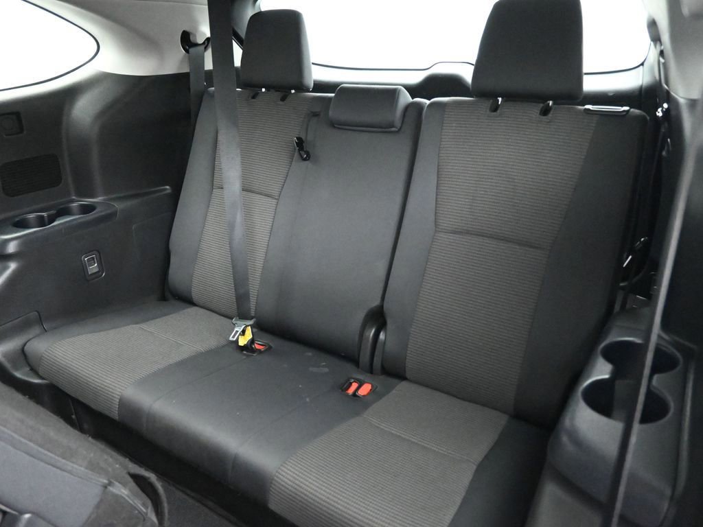 Used 2024 Toyota Highlander LE image 53