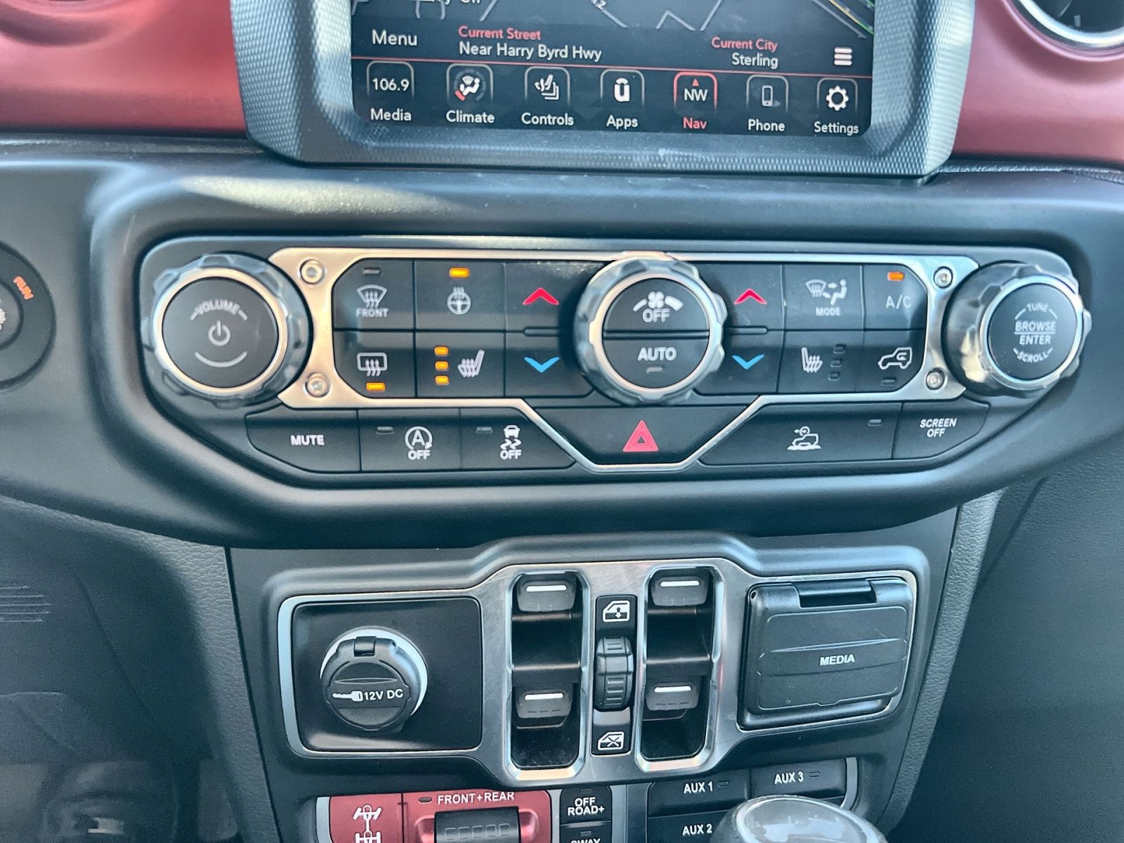 Used 2023 Jeep Wrangler Unlimited Rubicon w/ Steel Bumper Group image 22