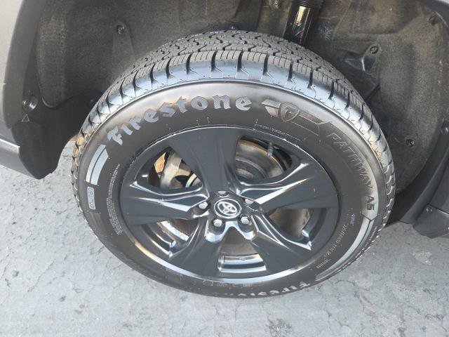 Used 2020 Toyota RAV4 XLE w/ Convenience Package FWD image 4