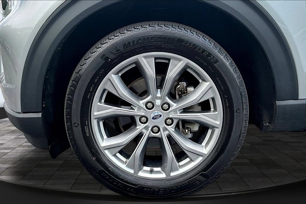 Certified 2023 Ford Explorer XLT w/ Equipment Group 202A AWD/4WD image 38