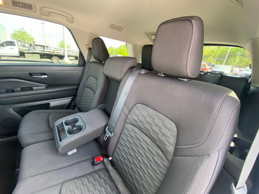 Used 2022 Nissan Pathfinder SV w/ SV Black Package image 23