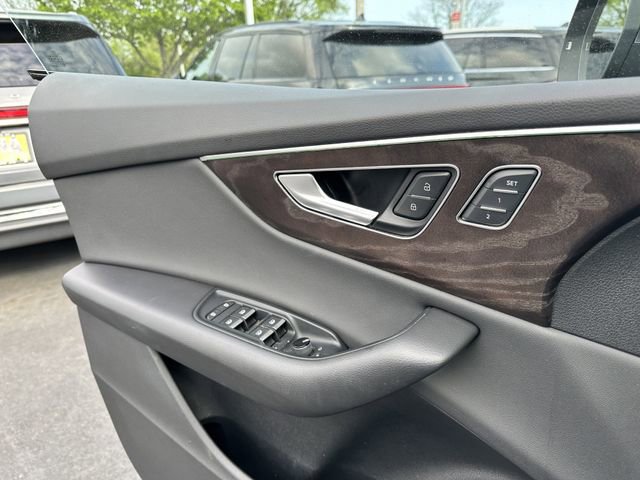 Used 2020 Audi Q8 Premium Plus AWD/4WD image 31