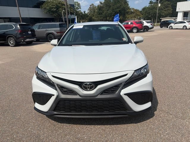 Used 2022 Toyota Camry SE FWD image 3