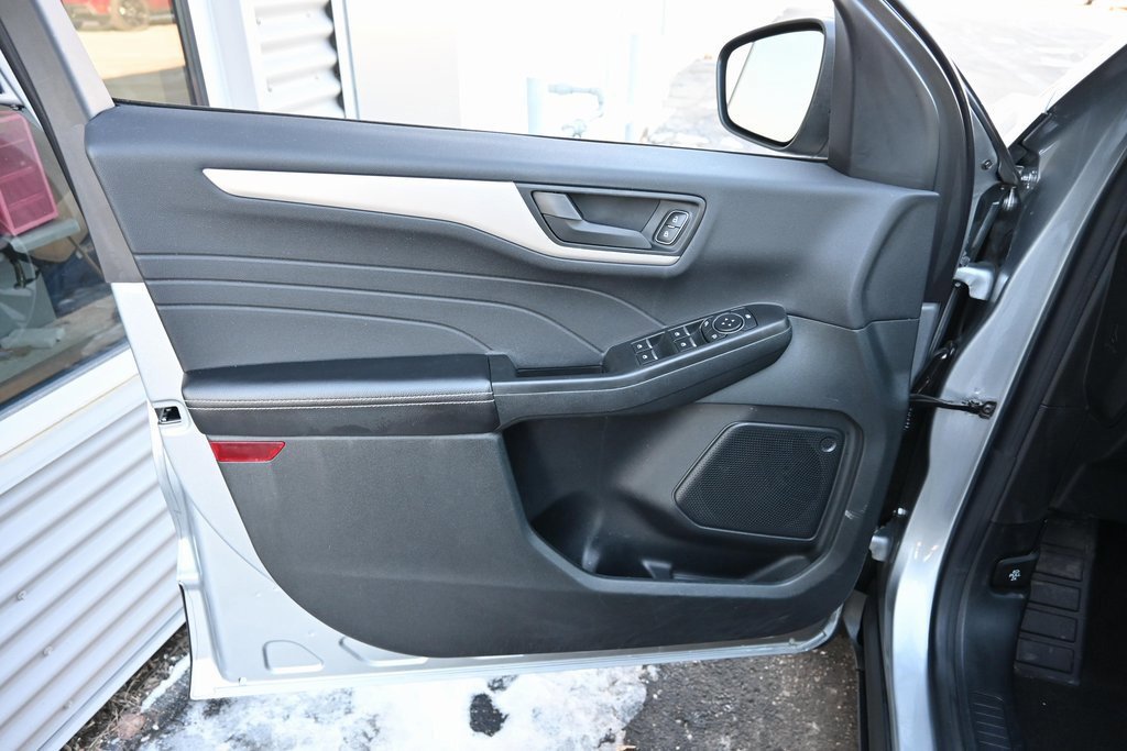 Certified 2022 Ford Escape SE w/ SE Sport Appearance Package image 19