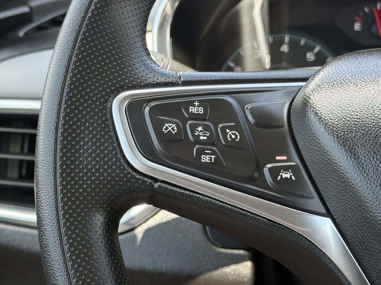 Used 2024 Chevrolet Equinox LS w/ Sport Edition FWD image 13