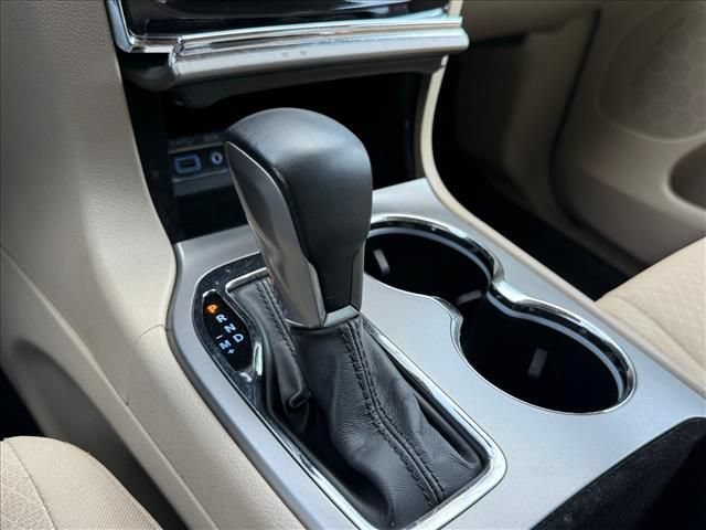 Used 2022 Jeep Grand Cherokee Laredo E RWD image 16