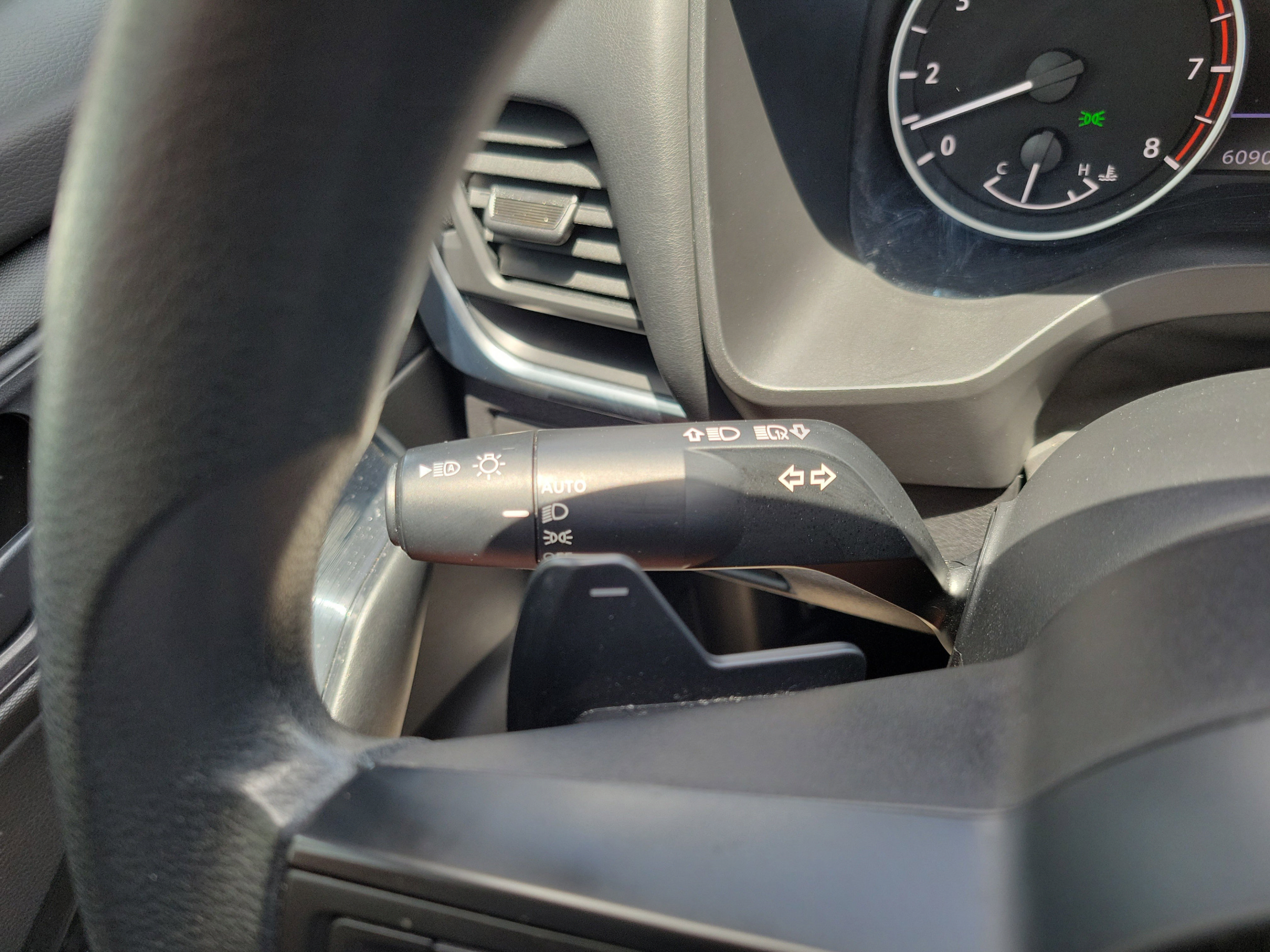 Used 2024 Nissan Rogue S AWD/4WD image 24