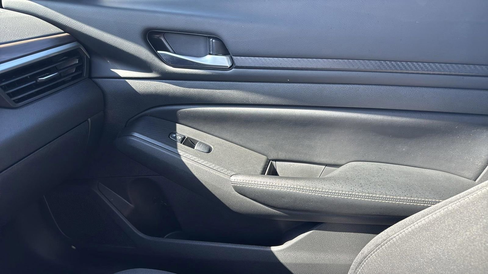 Used 2024 Nissan Altima 2.5 SV image 24