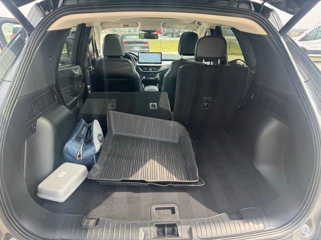 Certified 2024 Ford Escape Platinum w/ Class II Trailer Tow Package image 30