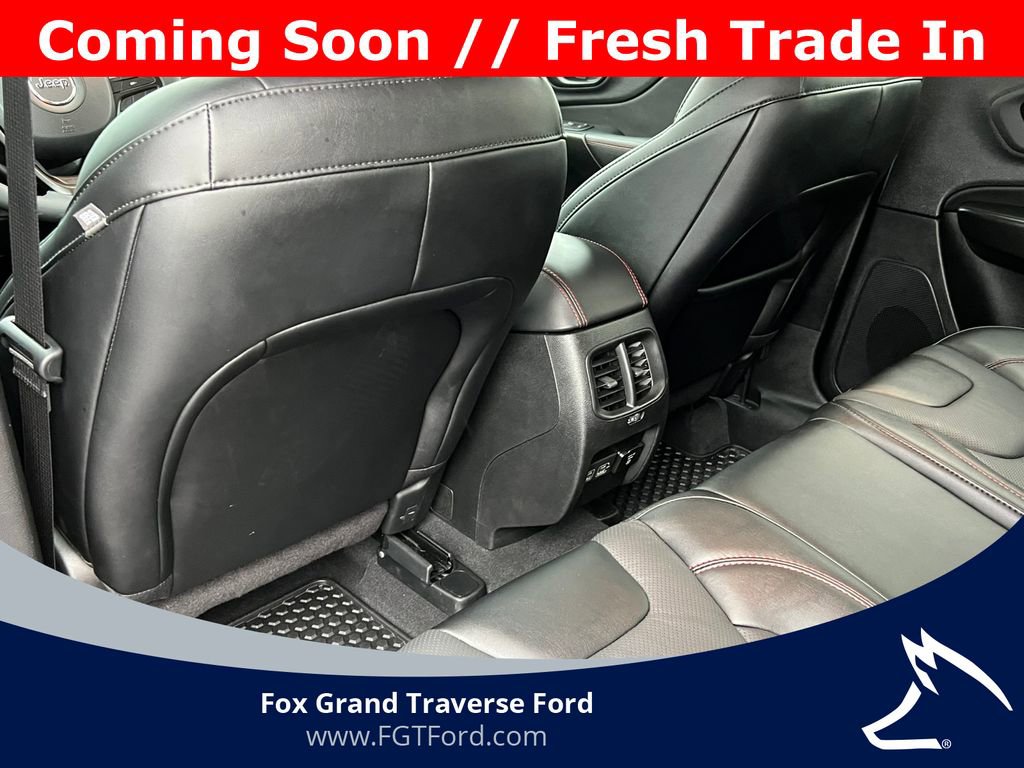 Used 2022 Jeep Cherokee Trailhawk w/ Premium Leather Package AWD/4WD image 31