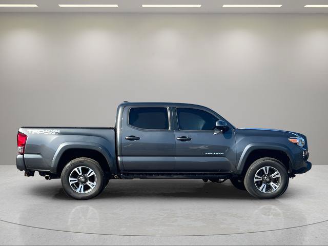 Used 2017 Toyota Tacoma TRD Sport w/ Tow Package (A/T) AWD/4WD image 8