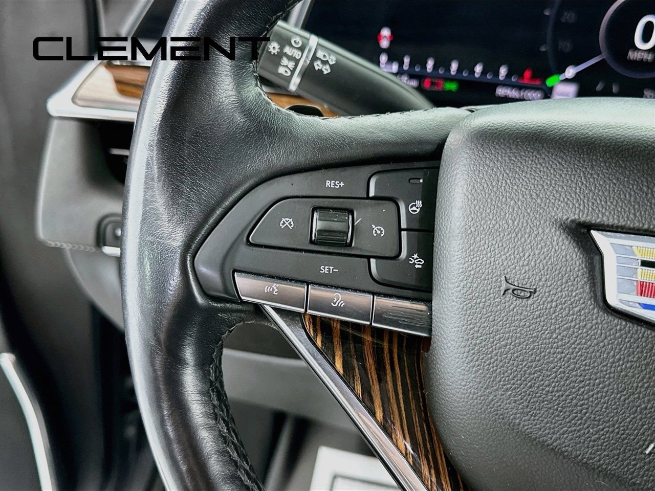 Used 2021 Cadillac Escalade ESV Premium Luxury AWD/4WD image 16