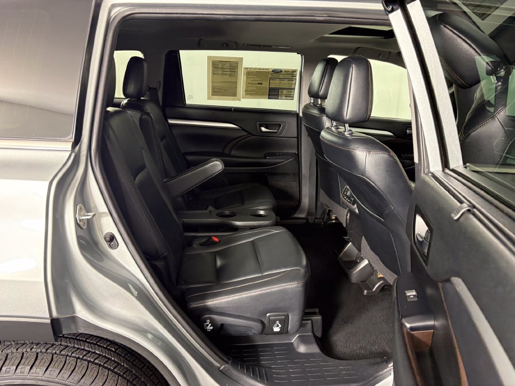Used 2019 Toyota Highlander XLE FWD image 36