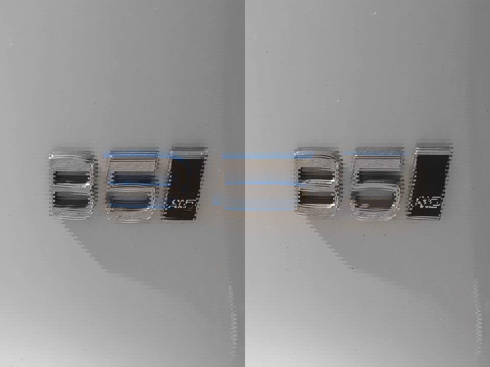 Used 2023 Volvo XC40 B5 Plus image 40