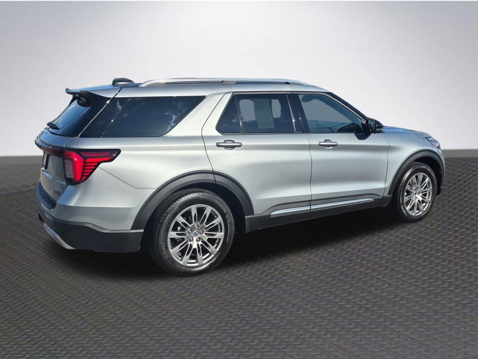 Certified 2025 Ford Explorer Platinum image 6