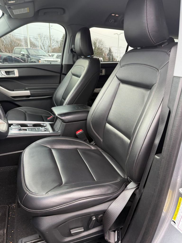 Certified 2023 Ford Explorer XLT w/ Equipment Group 202A image 5