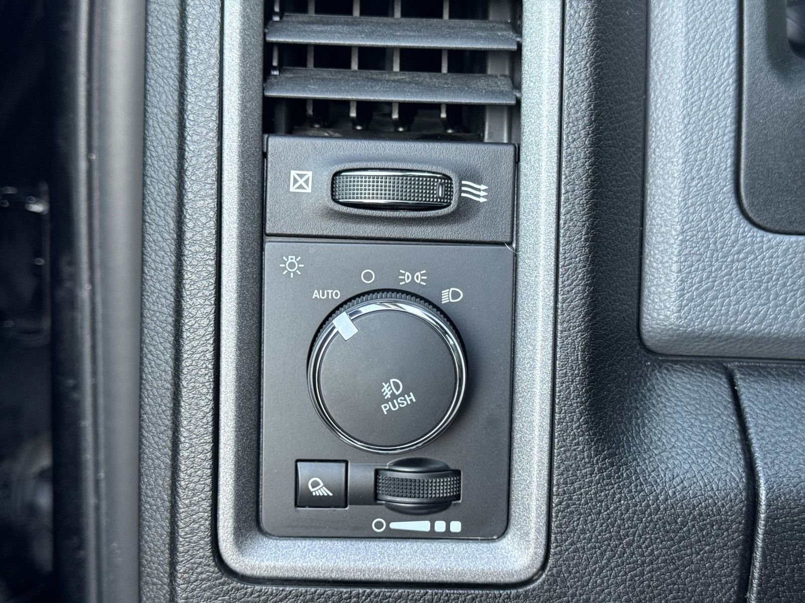 Used 2019 RAM 1500 Express w/ Wheel & Sound Group AWD/4WD image 27