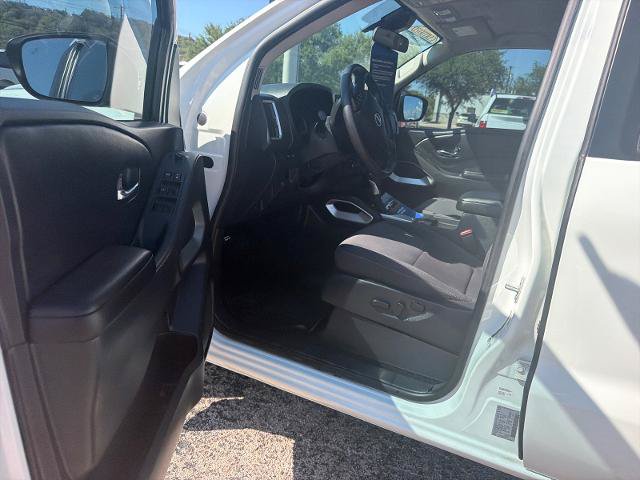 Used 2025 Nissan Frontier SV RWD image 3